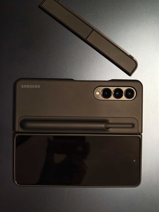 Samsung Galaxy Z Fold4 - без вътрешен екран - комплект с s-pen / калъф