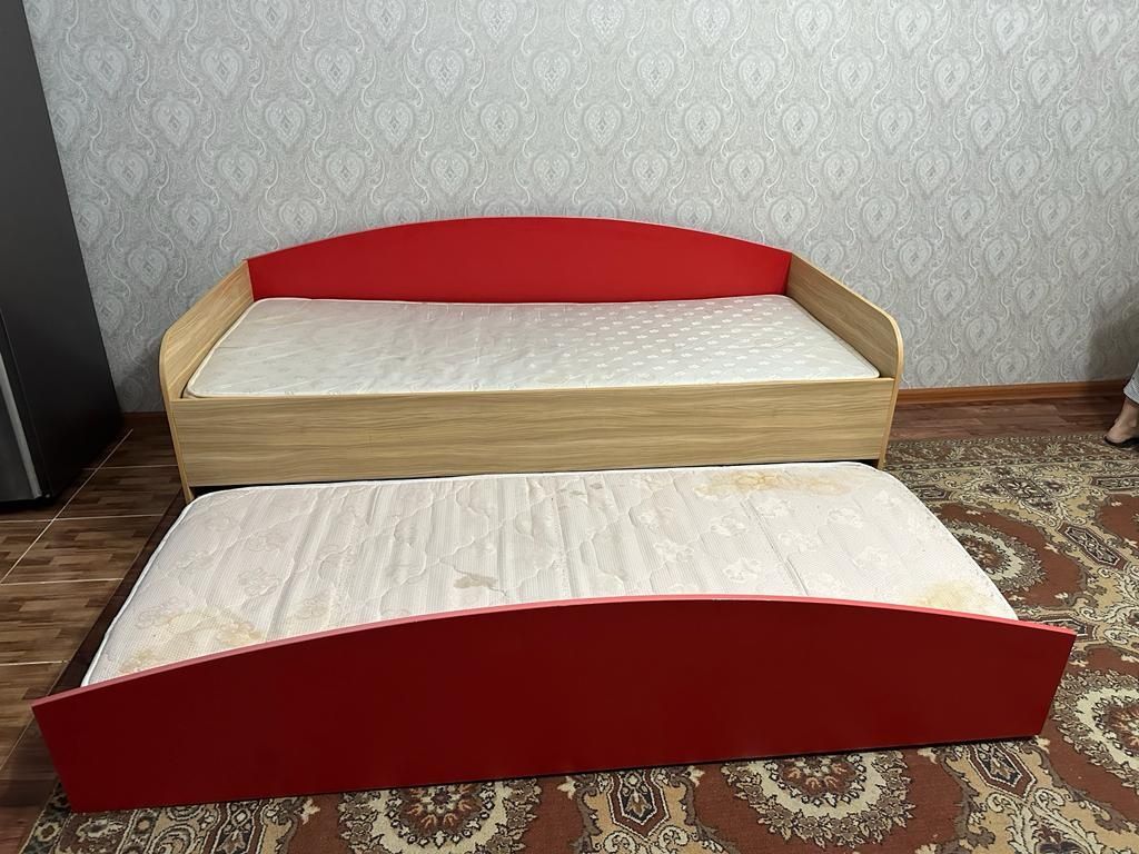 Выдвижная кровать для детей. С матрасом