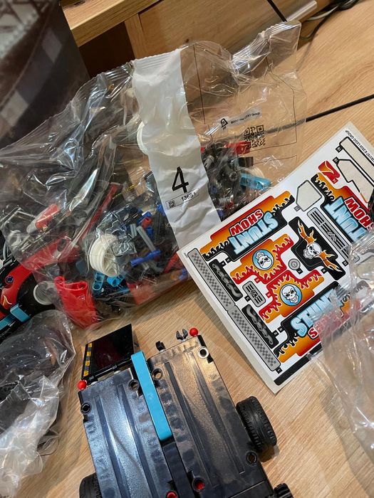 Lego Technic 8+ cod 42106, complet. Partial facut, partial sigilat.