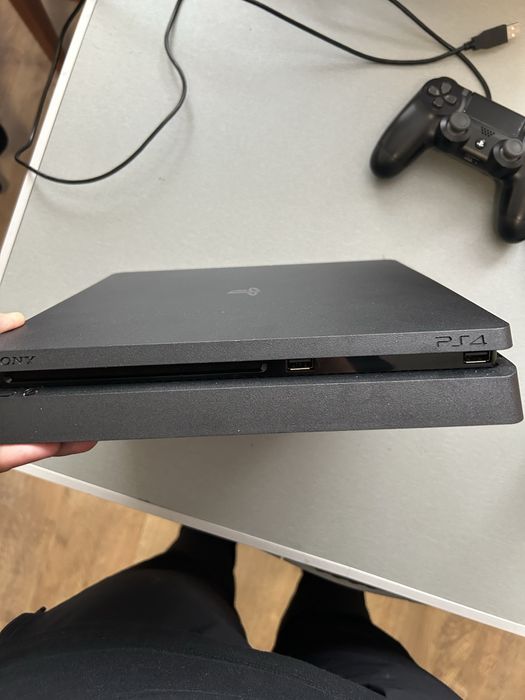 PS4 slim 500gb.