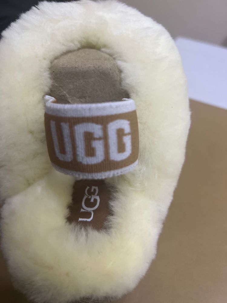 UGG funkette marimi disponibile