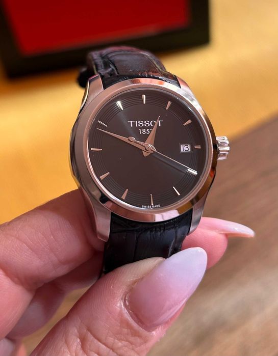 Дамски часовник TISSOT/ТИСОТ T-Classic COUTURIER, стъкло сапфир, черен