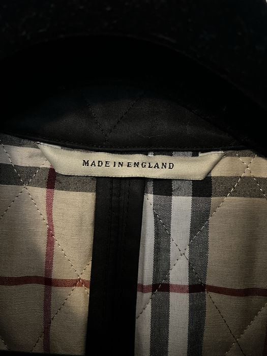 Pardesiu negru de la Burberry