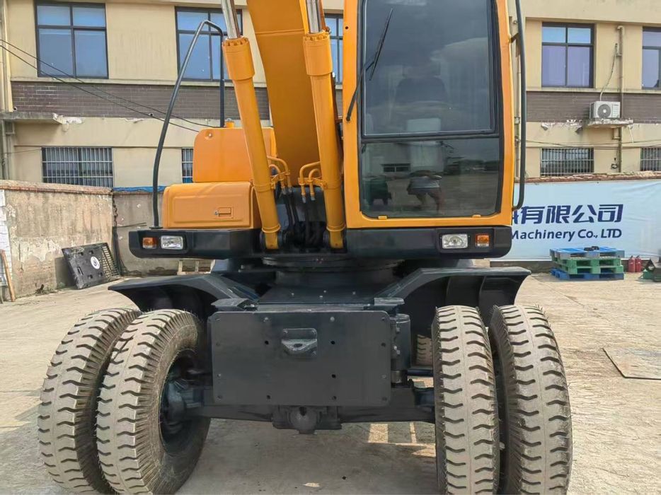 Экскаватор 30% тулов билан буюртмага. Hyundai 150. Балонлик