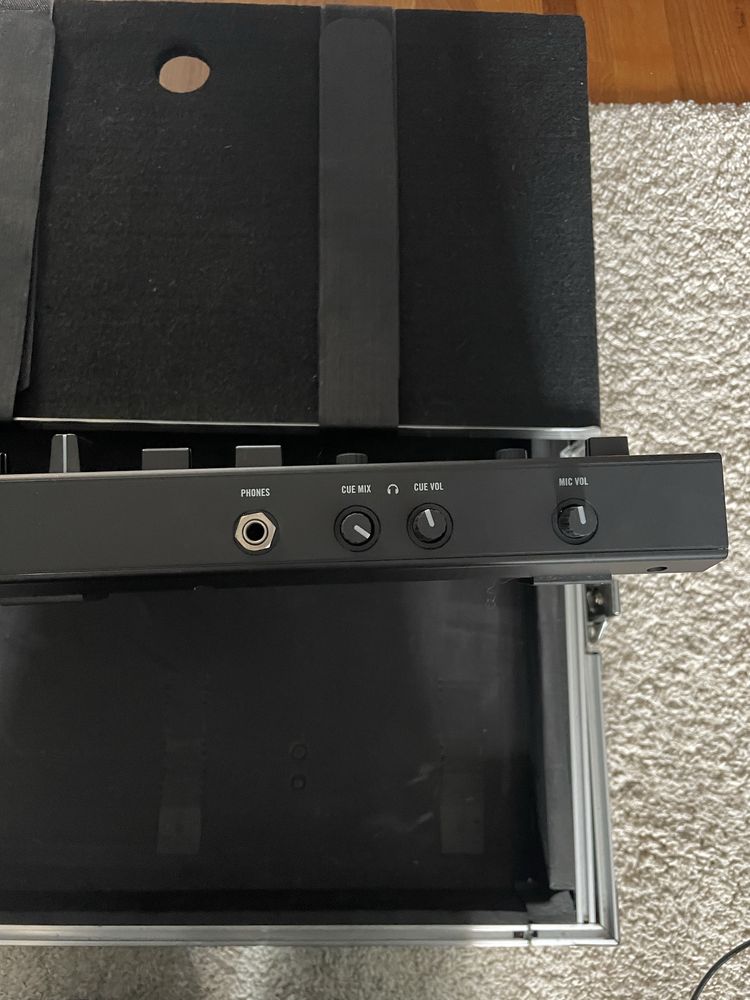 Traktor kontrol s4 (cu case)