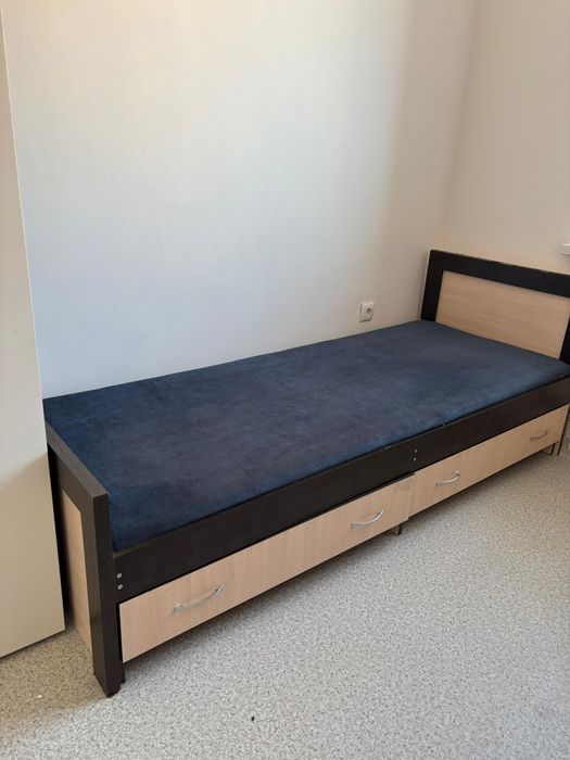 Кровать сапасы жақсы, тартпалары бар, үлкен, таза