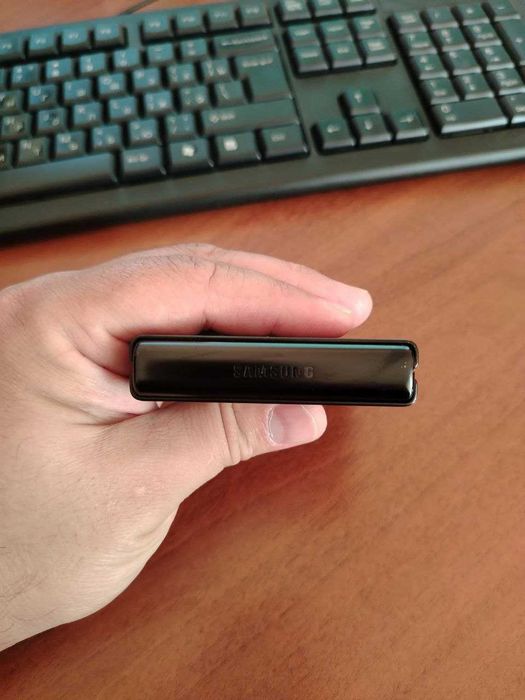 Продаётся Samsung Galaxy Z Flip 3, чёрный цвет