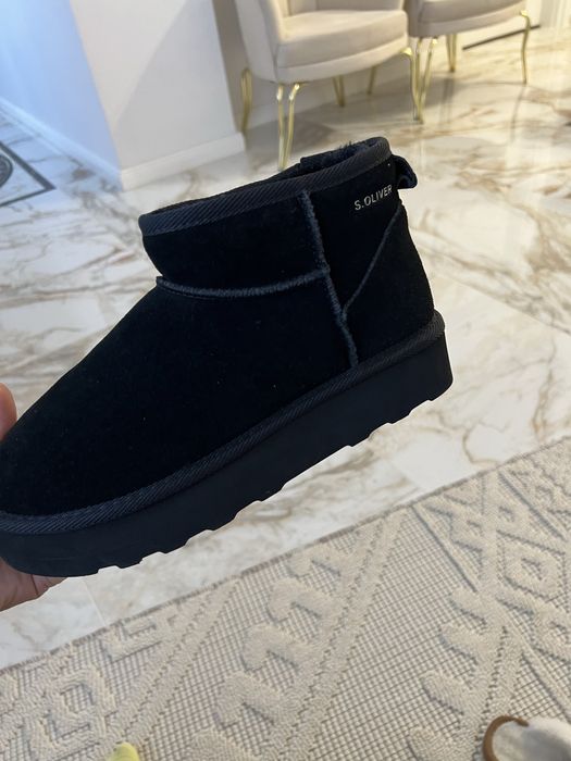 UGG piele nr 40 sunt noi.