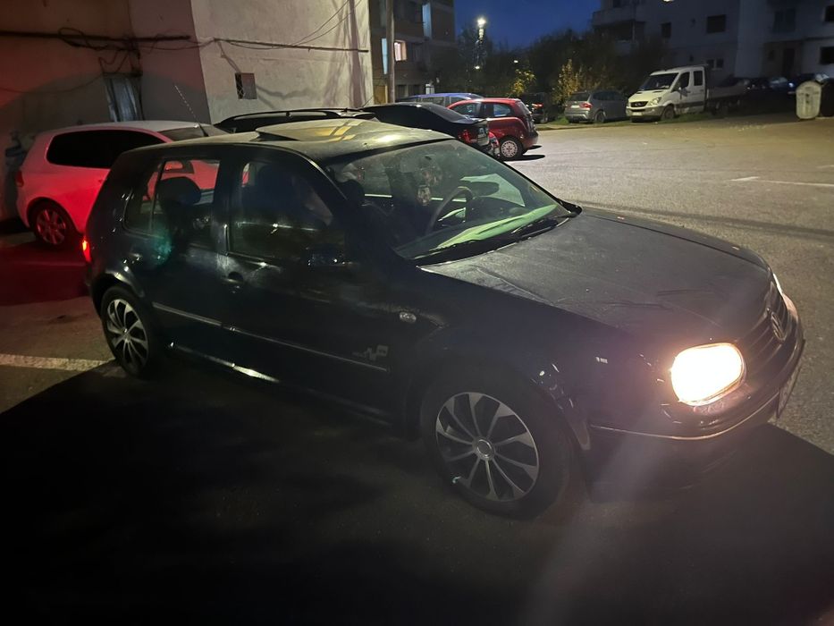 Vând golf 4 benzina