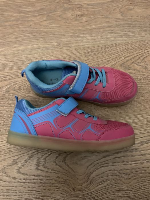 Adidasi pentru fete