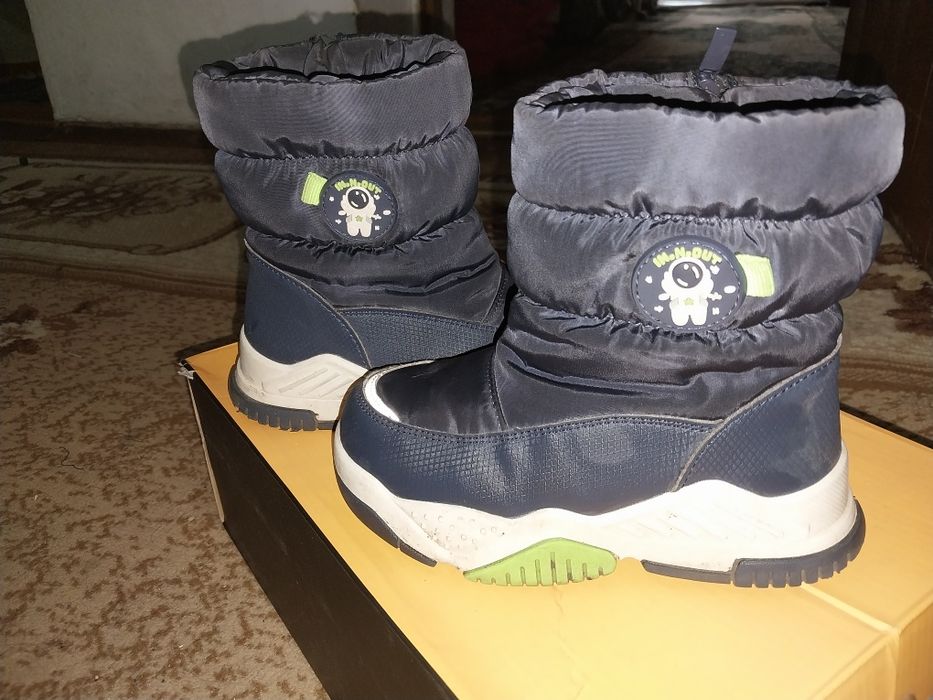 Продам зимнюю обувь