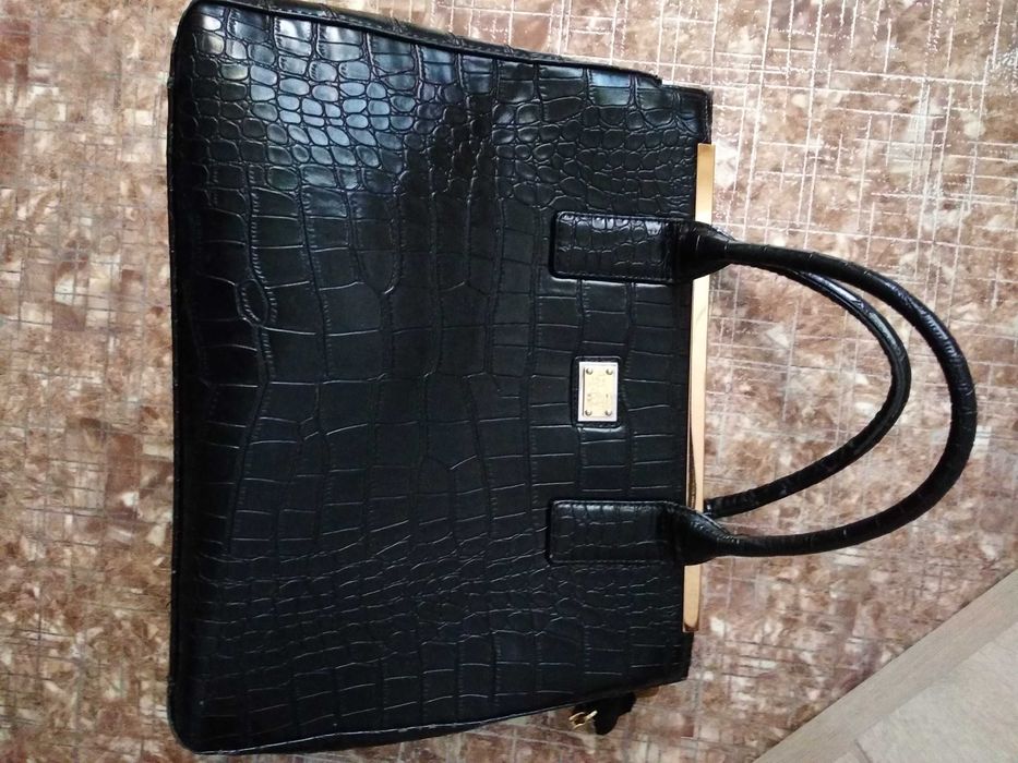 Стильные Сумки для учебы и работы . В отличном состоянии.