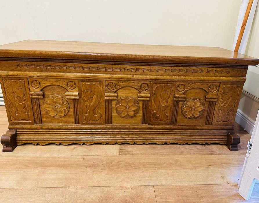 Cufăr din lemn masiv sculptat – o poveste din alte timpuri