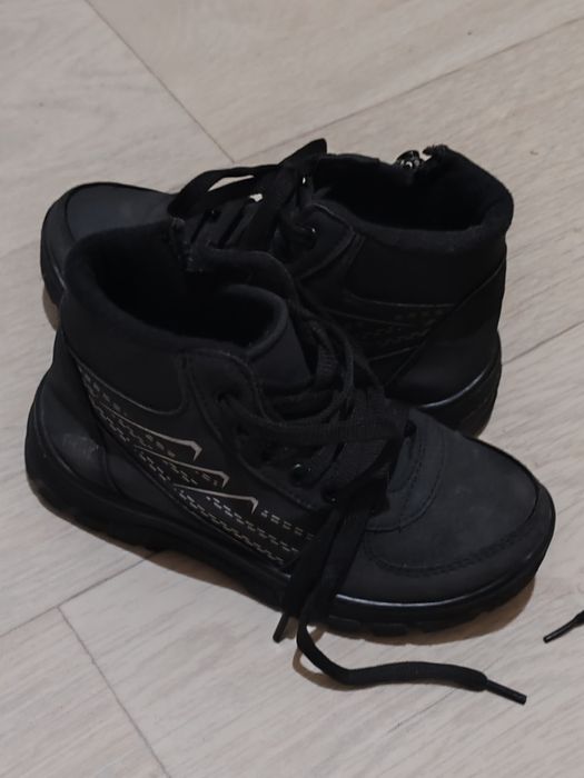 Продам ботинки детские и туфли