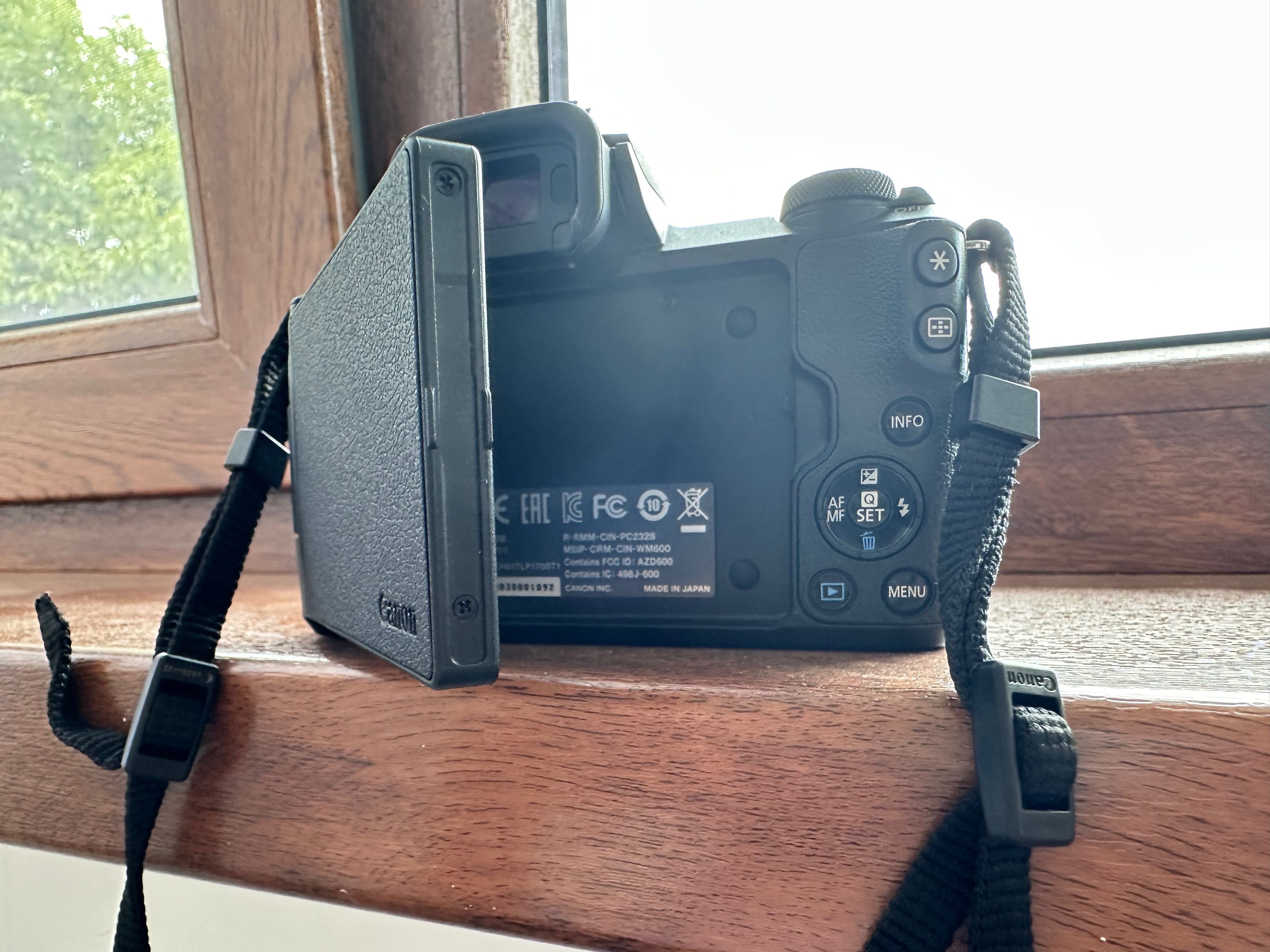 Canon EOS M50 + микро обектив