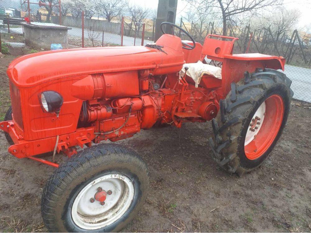 Vând tractor