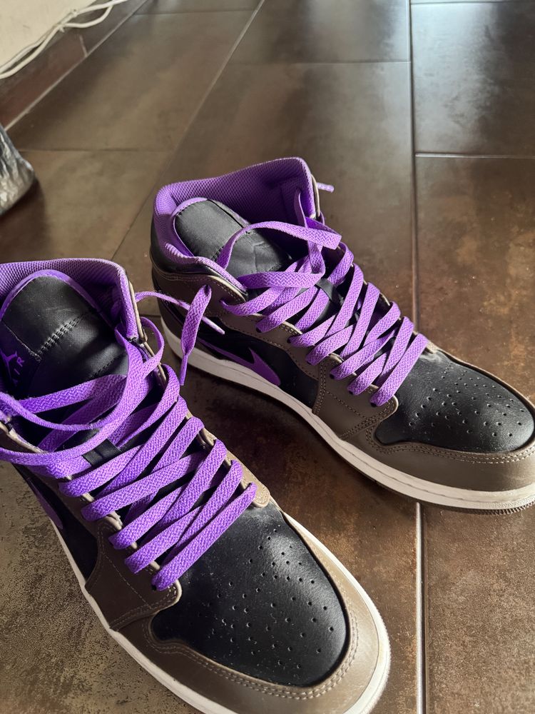 Jordan 1 mid.