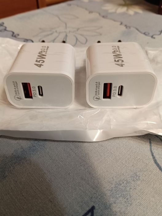 Adaptoare/Încărcătoare cu mufă rotundă. Vezi modelul in poză.