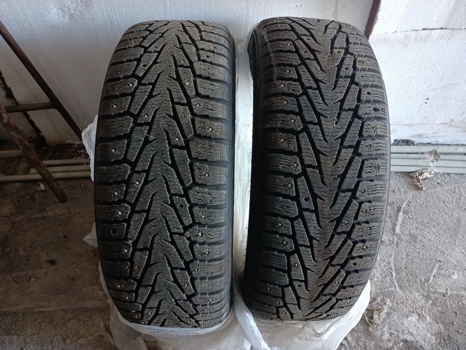 Продам две зимние шипованные шины Nokian Tyres SUV