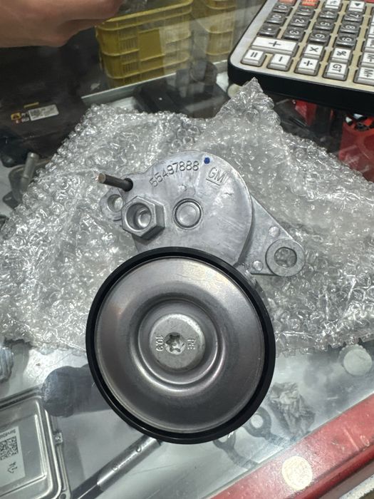 Натяжитель генератора Monza Onix Malibu Tracker Kaptiva  Equinox