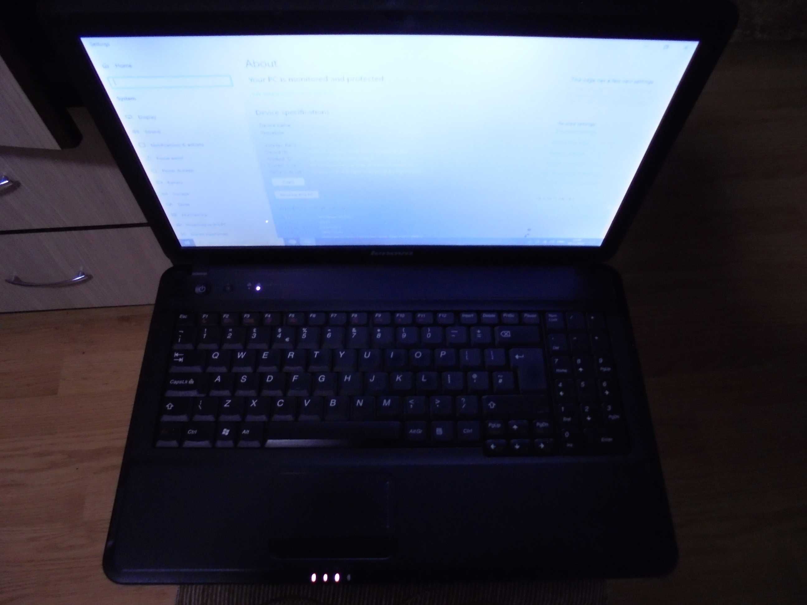 Laptop LENOVO-G550,Impecabil,Perfect functional,Pret-550 de Lei.