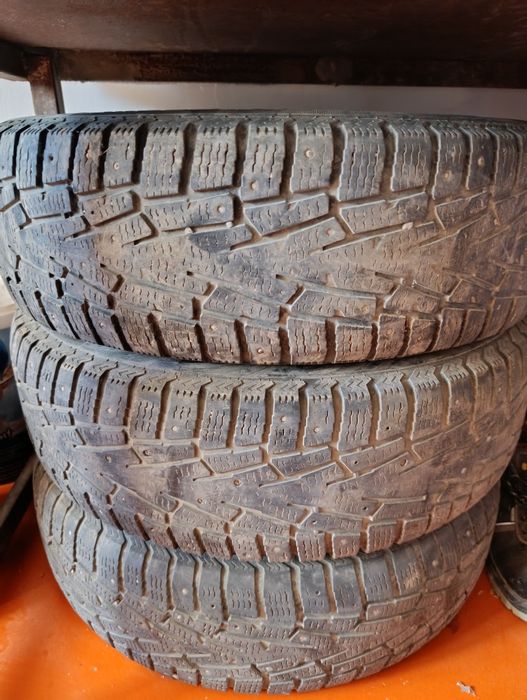 Зимние шины R16 215/70