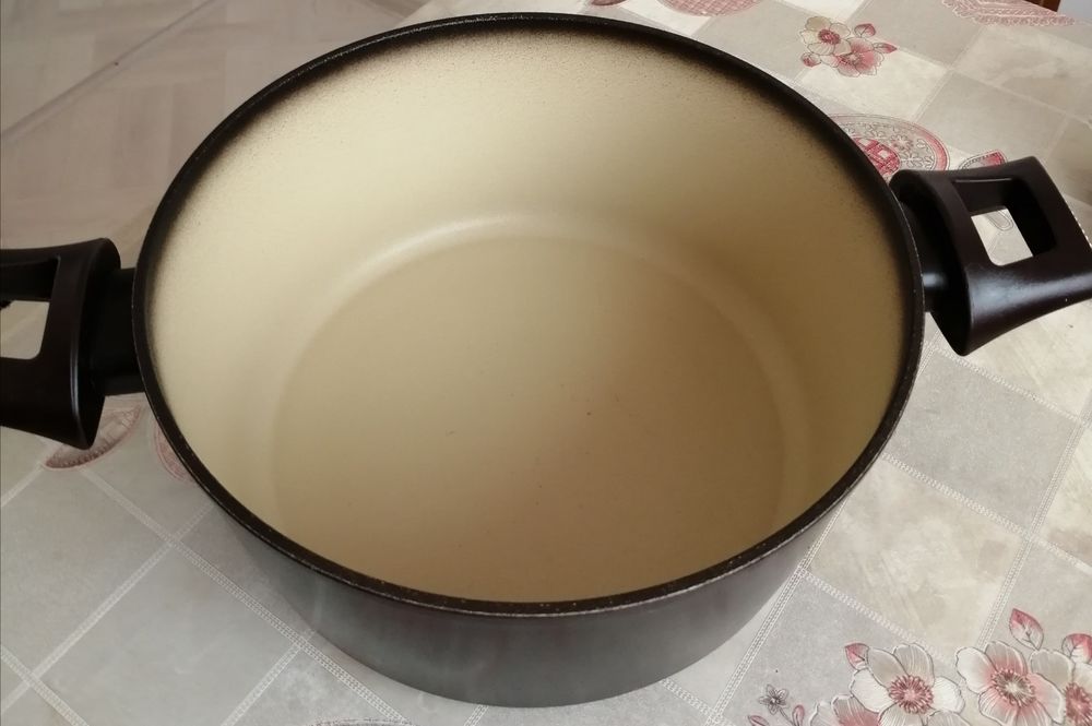 Кастрюля с антипригарным покрытием 4 литра