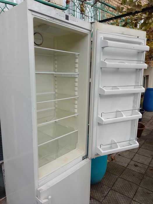 Продавам хладилник Liebherr