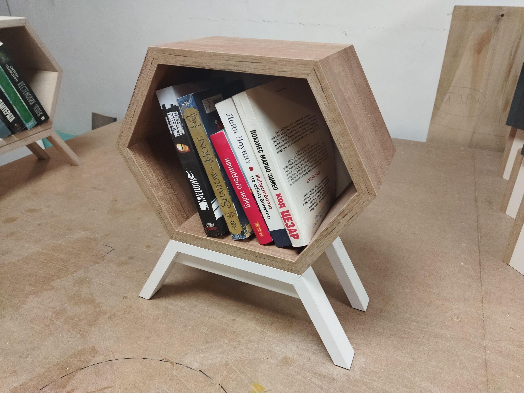 Нощно шкафче, библиотека, масичка, етажерка, цветарник,"Книгозавър" ,