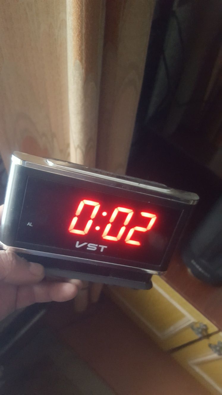Продам часы от сети