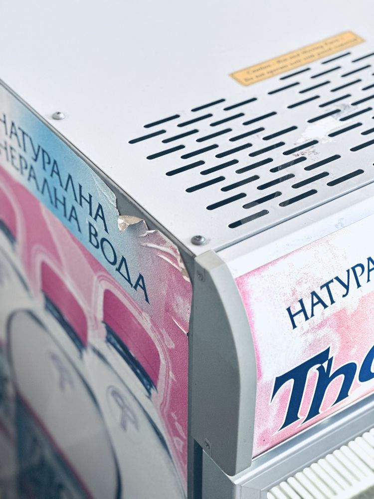 Средно голяма хладилна ветрина
