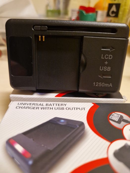 Universal incarcator batery LCD USB
