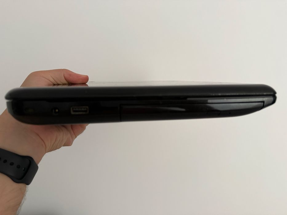 Laptop Toshiba Satellite C55-A-1H1 – i3, 4GB RAM, SSD 480GB