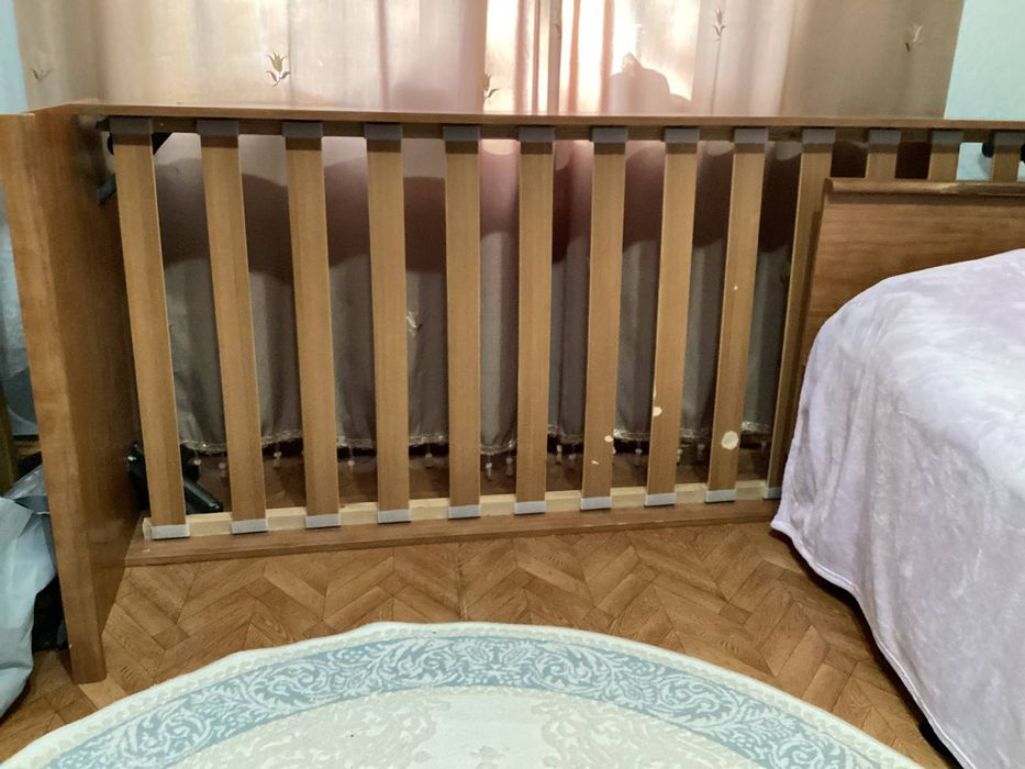 Кровать без матраса