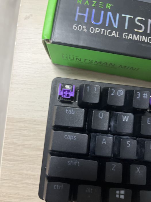Tastatura 60% huntsman mini razer ( cititi descrierea