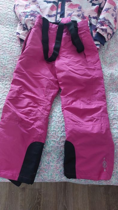 Продава се детски ски комплект 122-128