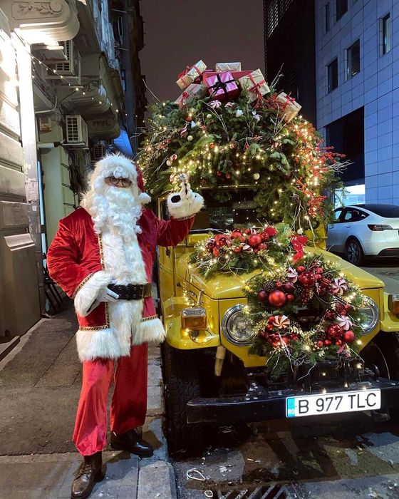 Moș Crăciun și Spiriduși de închiriat