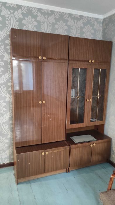 сервант , кровать, шкаф для одежды  бесплатно