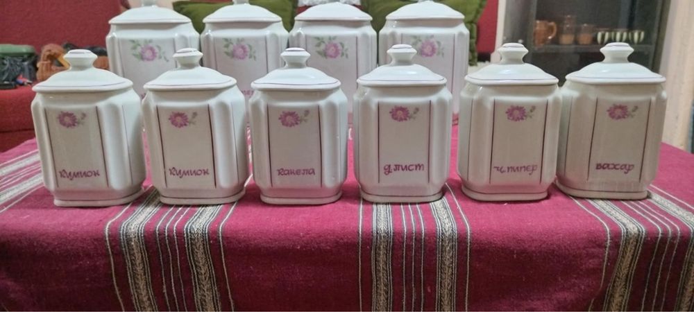 Ретро комплект за подправки състоящ се от 9 части в отлично състояние