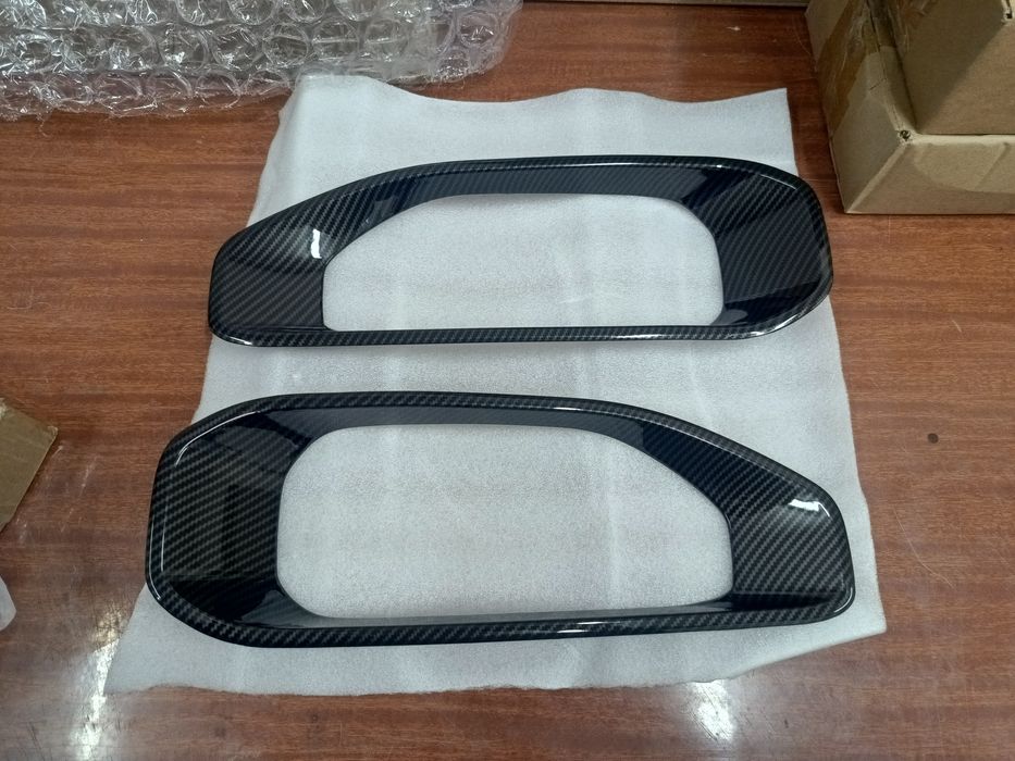 Карбонови декоративни капачки за халогените на jeep wrangler JL 18/22г