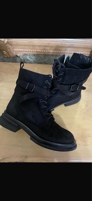 Продам замшевые сапоги