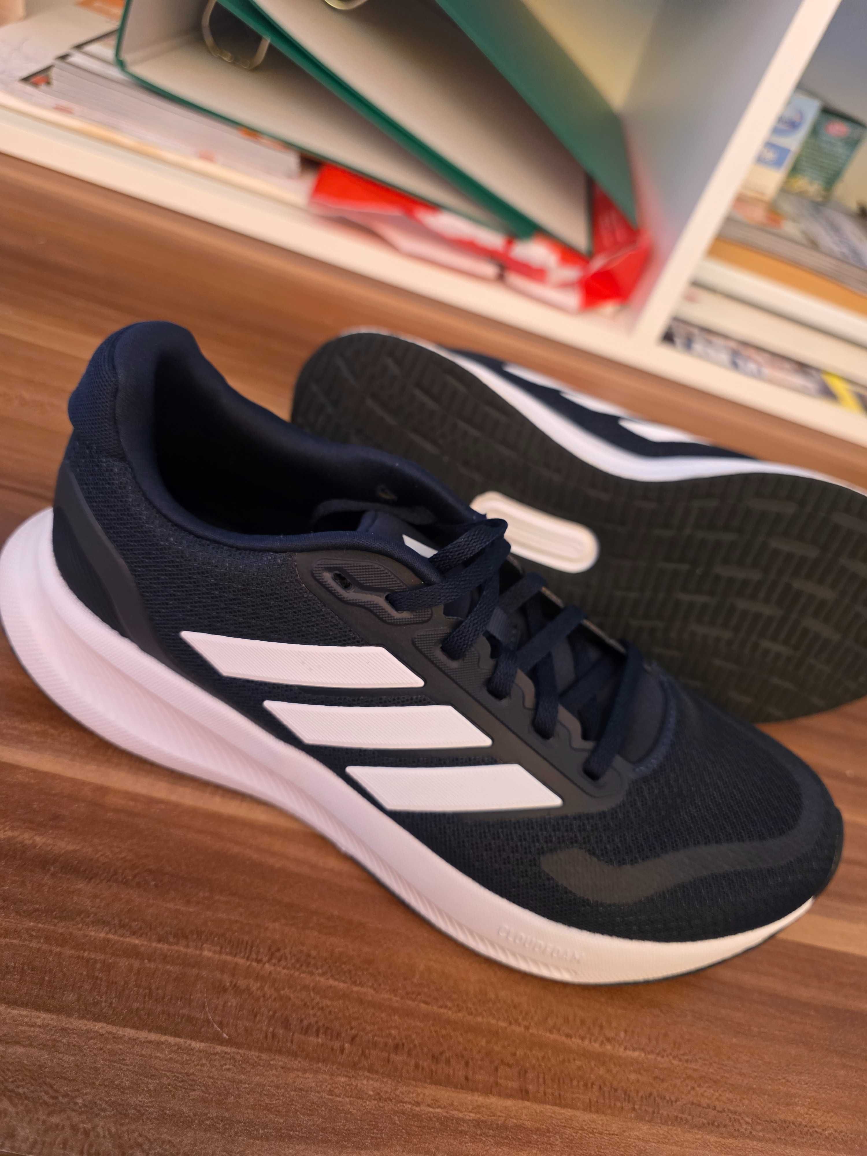 Adidas noi, marimea 40, albastri