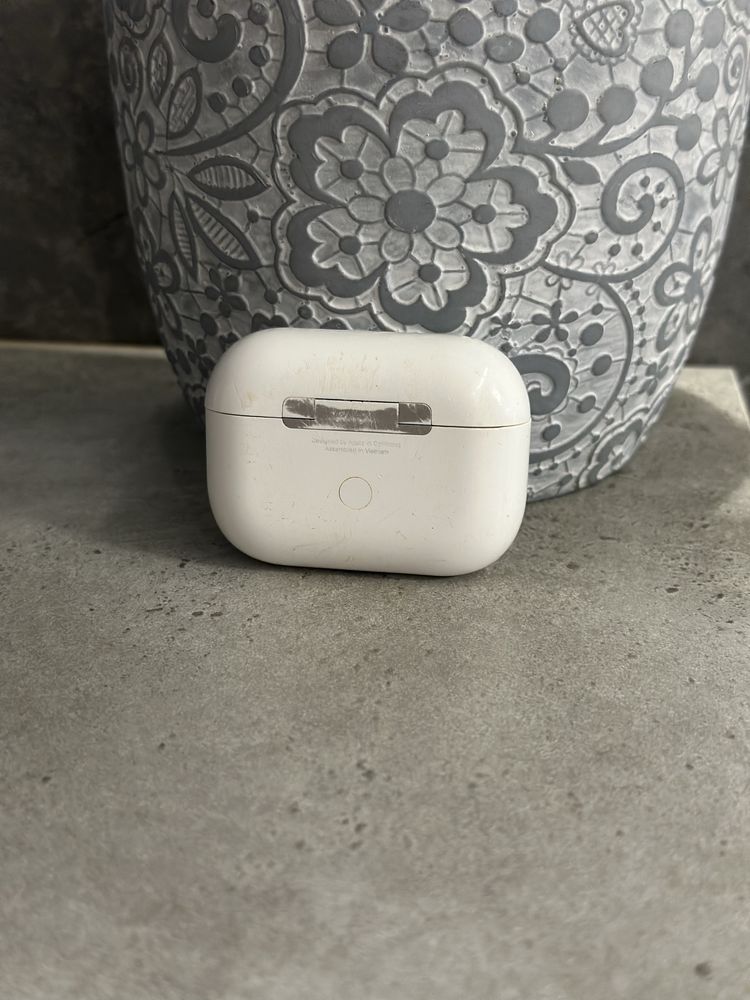 Air pods pro- 3 iphone