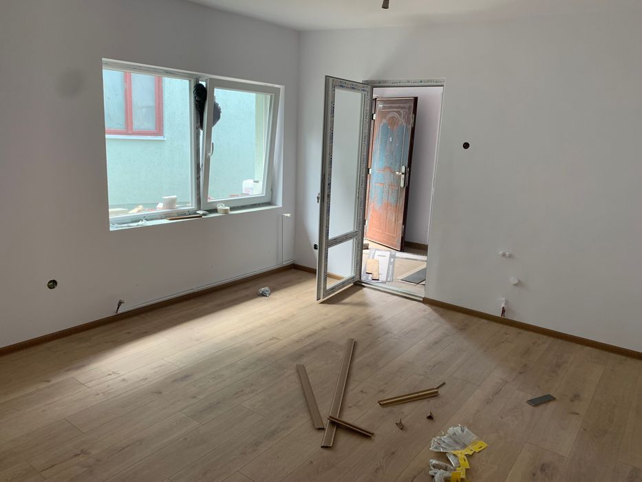 Închiriez casă 2 camere 75mp