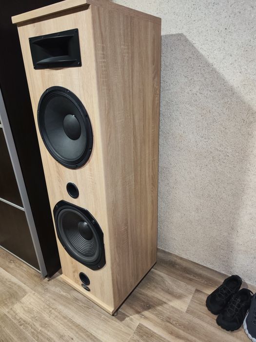 Продавам огромна безжична кареоке колона 700W