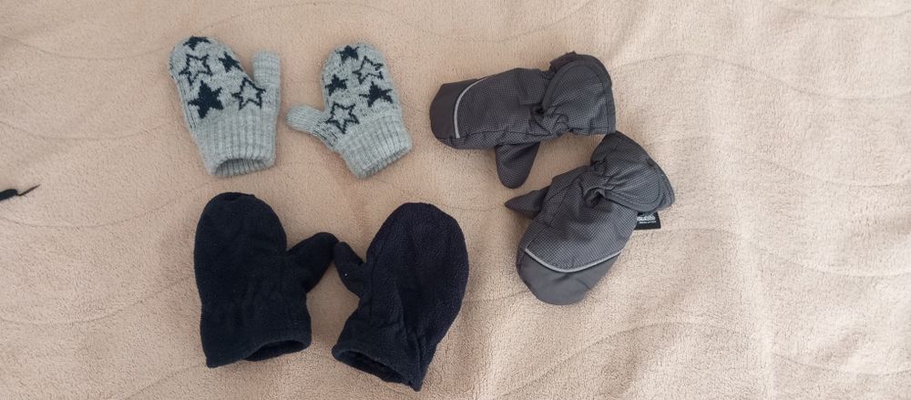 Шапки и ръкавици размер 2-4 г.