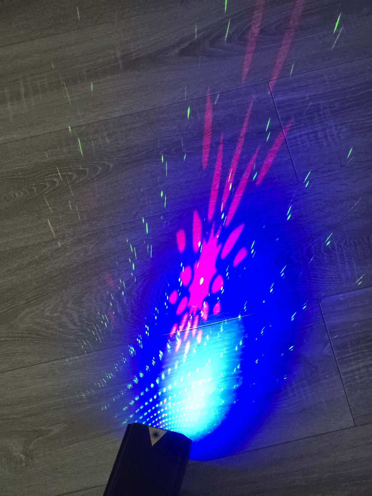 Bilă disco LED cu 6 culori, 24 modele, control prin sunet
