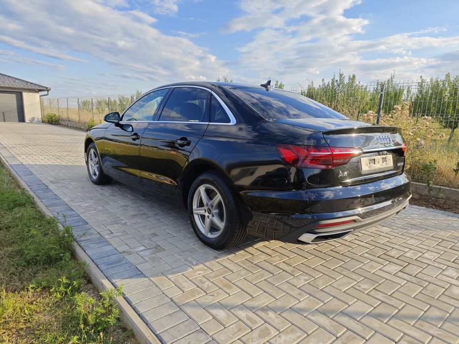 Audi A4 avariat ușor fata