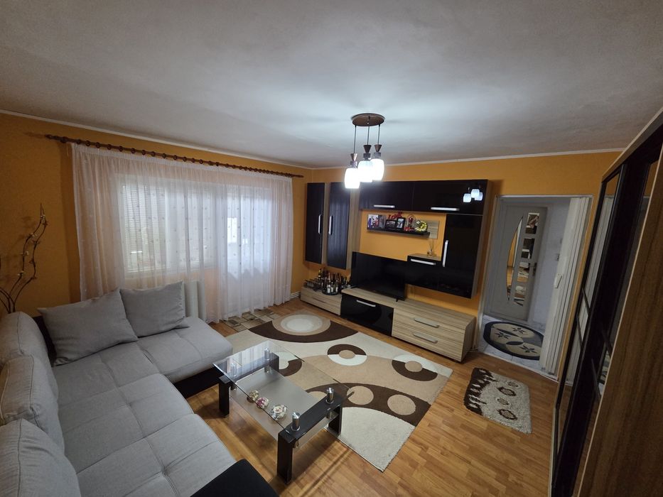 vand apartament utilat si mobilat 2 camere - pers fizica