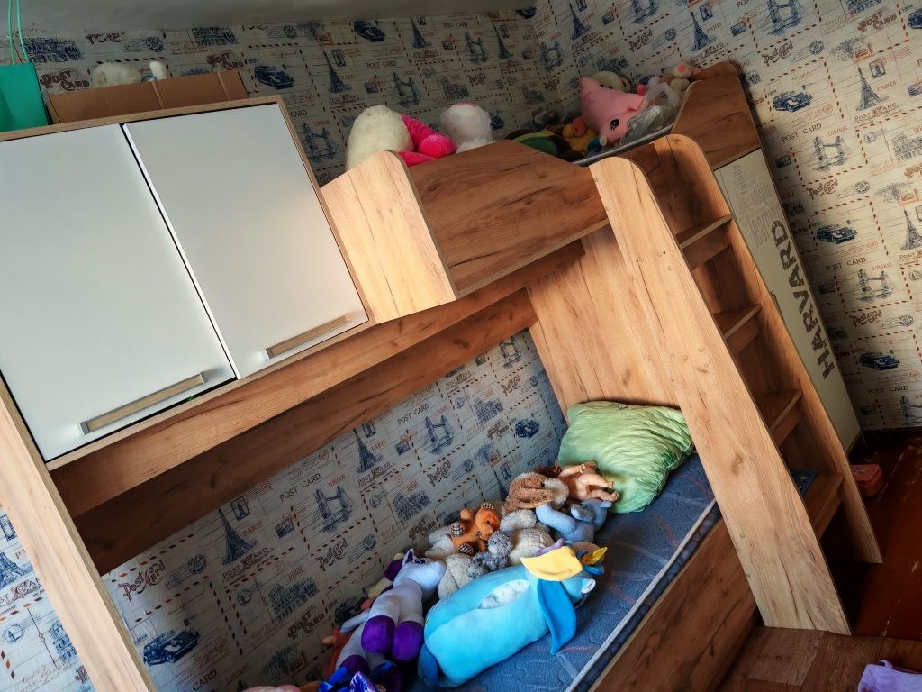 Продам двухъярусную кровать